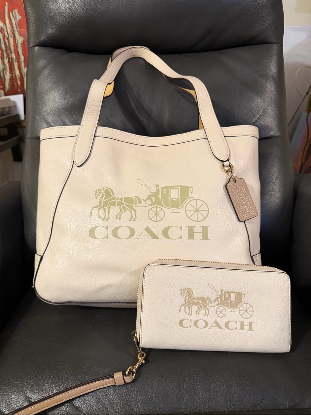 Coach Horse And Carriage Emblem Leather Tote in Chalk/White W/ Matching Wallet